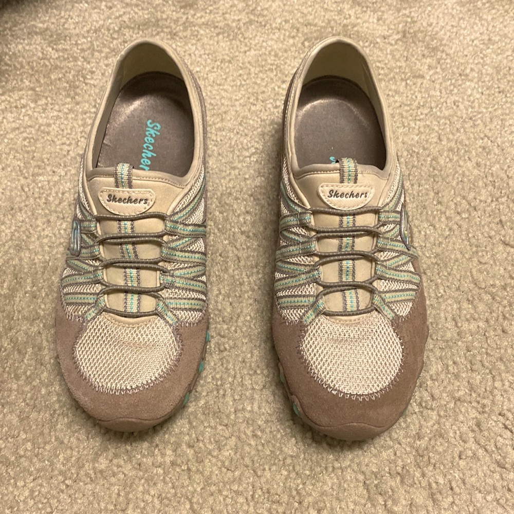 Sketchers-women’s size 7.5. Casual relaxed fit. Excellent condition